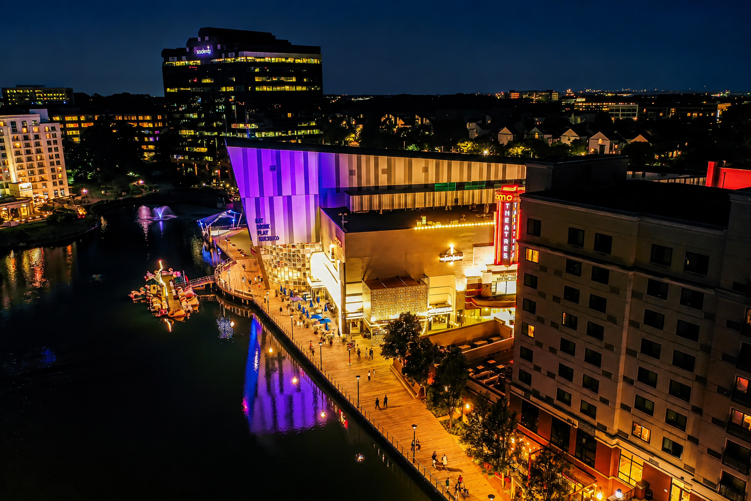 Rio Lakefront at night
